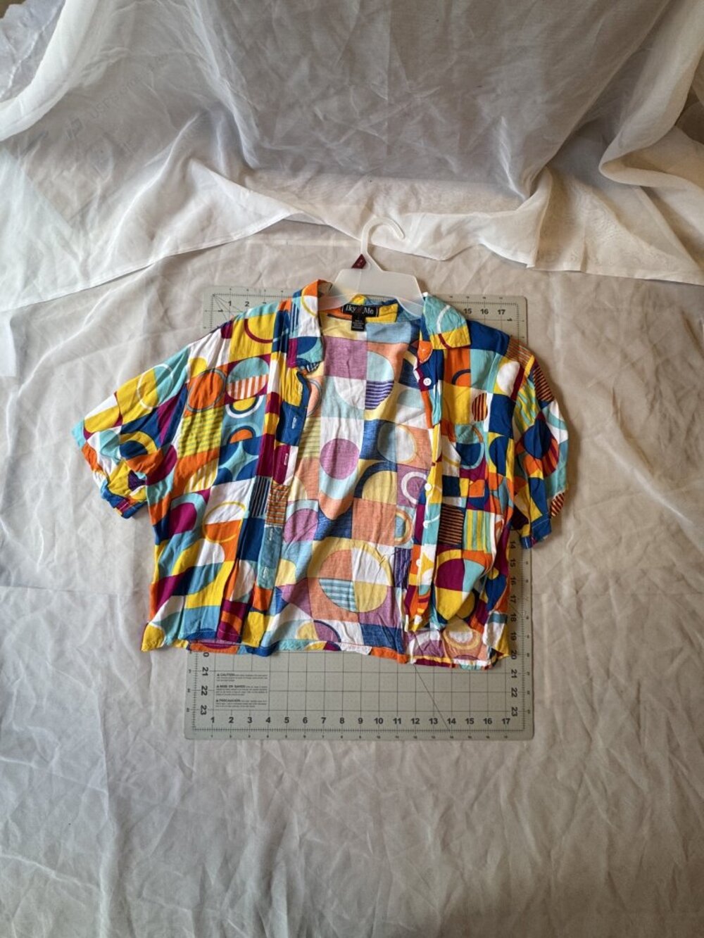 Iky & Me Multicolor Geometric Rayon Button-Up Shirt Size L